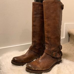 Frye Veronica Back Zip Lugged, size 8